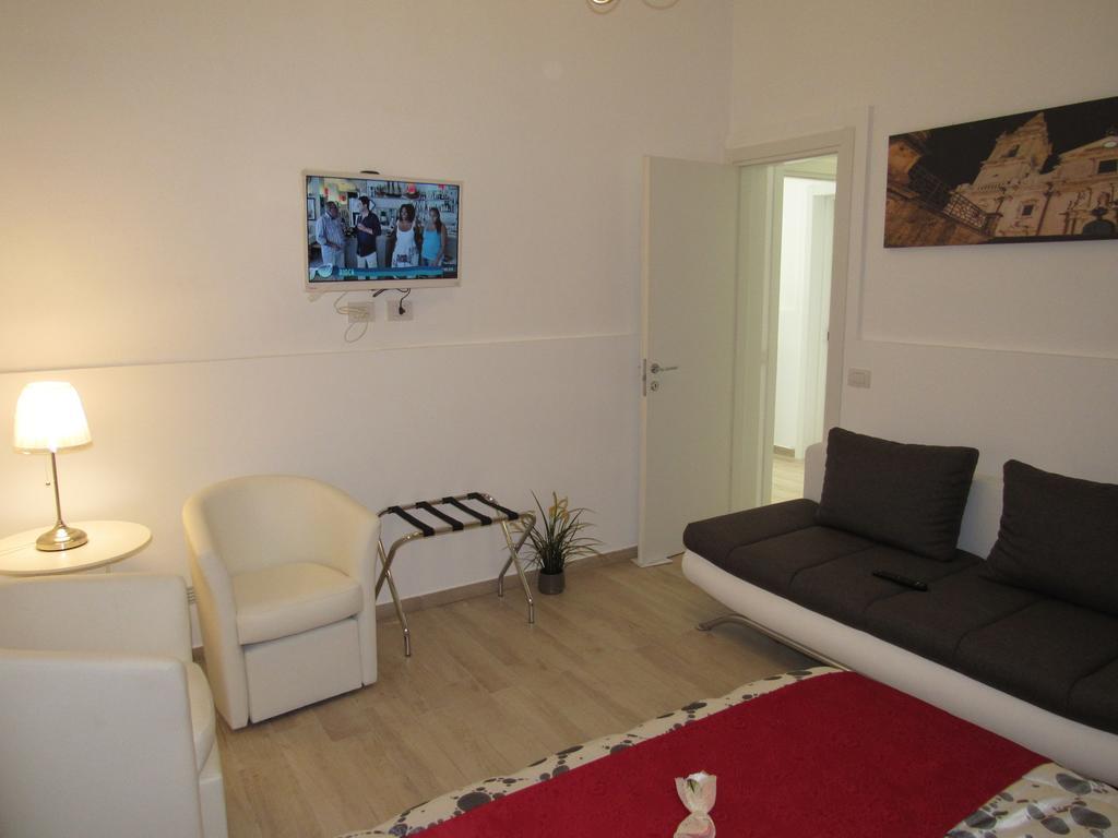 La Voce Del Violino Bed and Breakfast Ραγκούσα Δωμάτιο φωτογραφία